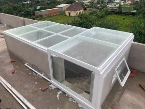 Thiết kế thi công giếng trời lối lên cầu thang tích hợp tay quay thủ công + cảm biến mưa