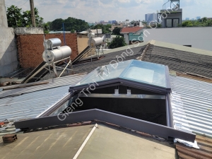 Giếng trời nhỏ, mái chóp thoát nước 2 bên
