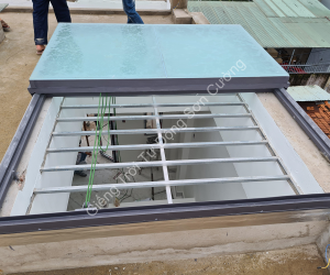 Giếng trời kính mờ